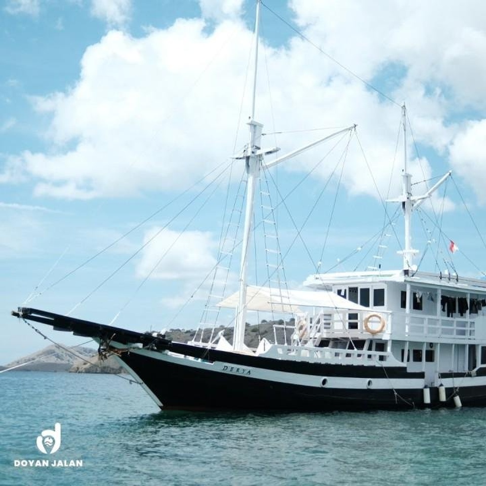 Paket Tour Komodo 3D2N - 2 Nights Semi Phinisi or Phinisi Boat (2023)