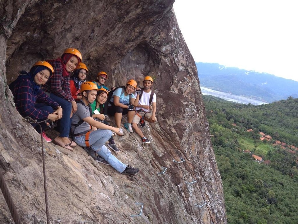 ONE DAY TRIP PANJAT TEBING VIA FERRATA