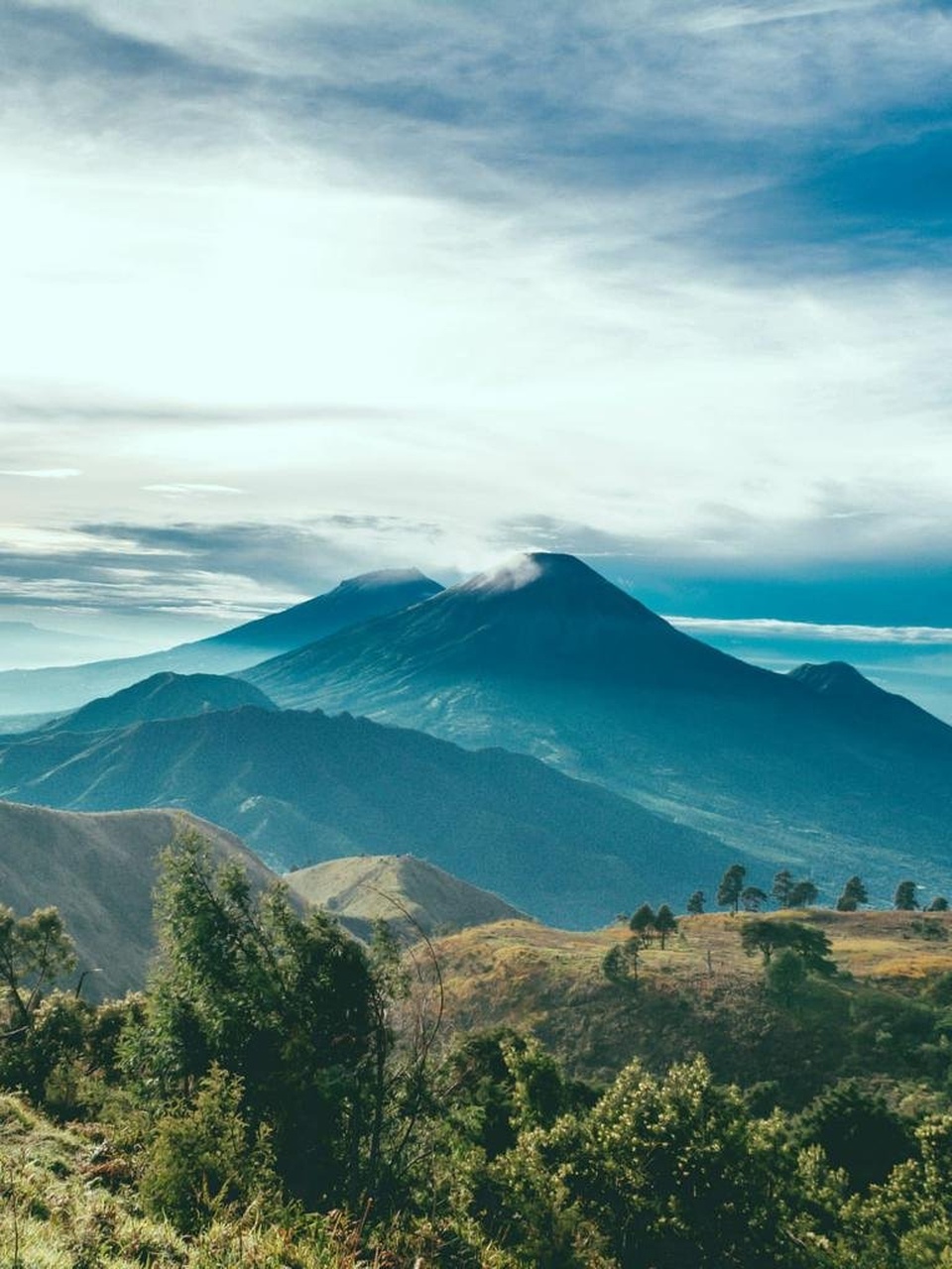 Paket Liburan Travel Tour GUNUNG PRAU Wisata Open Trip 3D2N