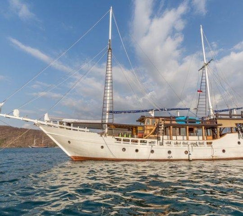 Sewa Kapal / Phinisi Teman, Labuan Bajo Kapasitas 12 Orang