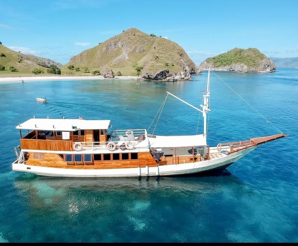 Sailing Labuan bajo