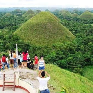 Mengenal Chocolate Hills, Bukit yang Fenomenal di Filipina