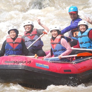 One Day Trip Rafting Citatih 13 km. Start Jakarta / Bandung. IDR 415.800