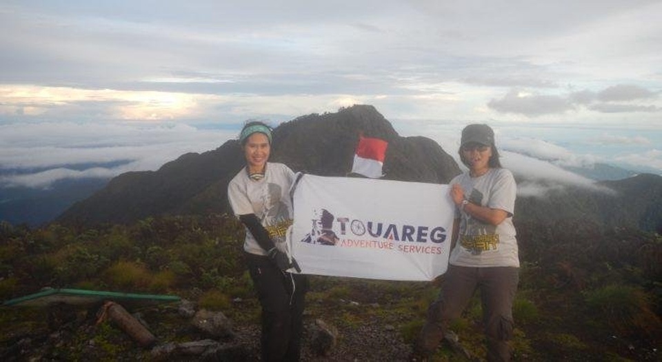 PAKET PENDAKIAN GUNUNG BINAIYA & EXPLORE PANTAI ORA