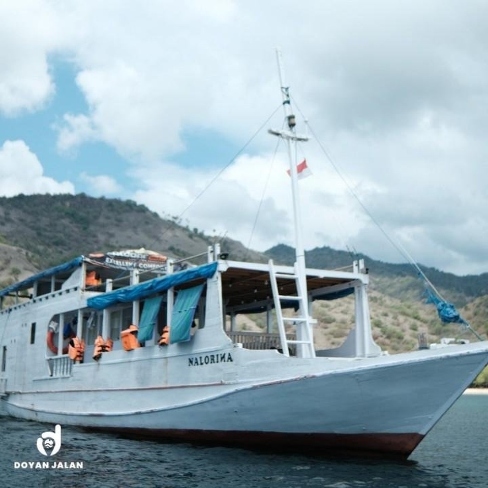 Paket Tour Komodo 4D3N - 2 Nights Hotel + 1 Night Semi Phinisi Boat (2023)