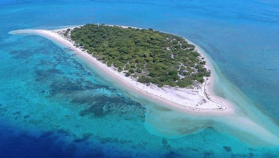 Berkemah di Pulau Tabuhan yang Tak Berpenghuni