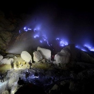 Sensasi Menakjubkan Menyaksikan Blue Fire yang Spektakuler di Kawah Ijen