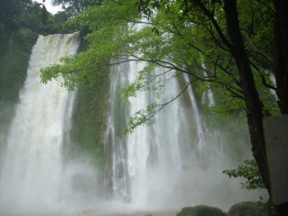 Air Terjun di Ujung Genteng