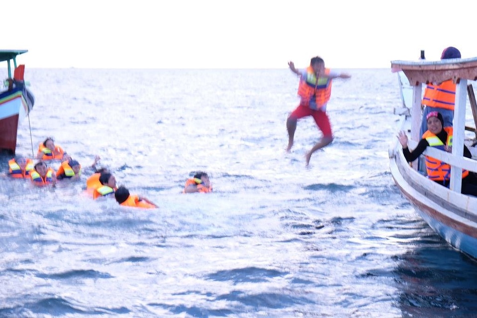 Karimunjawa Open Trip 3H2M via Ekspress Bahari Jepara. IDR 699.999