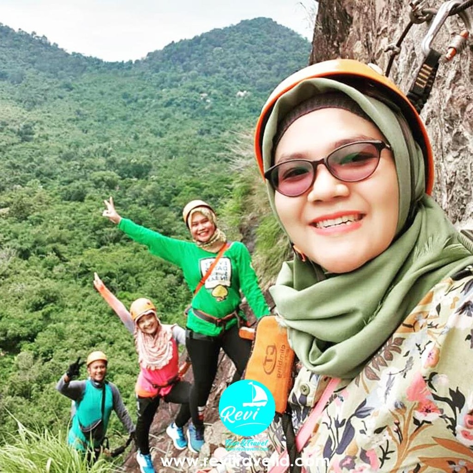 OPEN TRIP / PAKET WISATA / GATHERING VIA FERRATA GUNUNG PARANG PURWAKARTA
