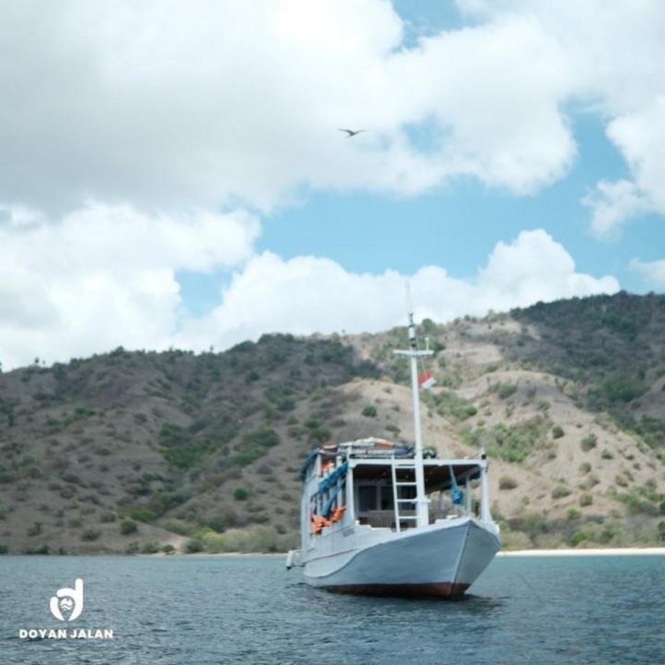 Paket Tour Komodo 4D3N - 2 Nights Semi Phinisi Boat + 1 Night Hotel (2023)