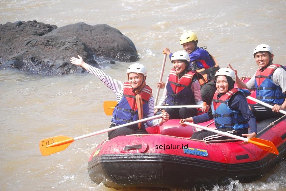 One Day Trip Rafting Citatih 13 km. Start Jakarta / Bandung. IDR 415.800