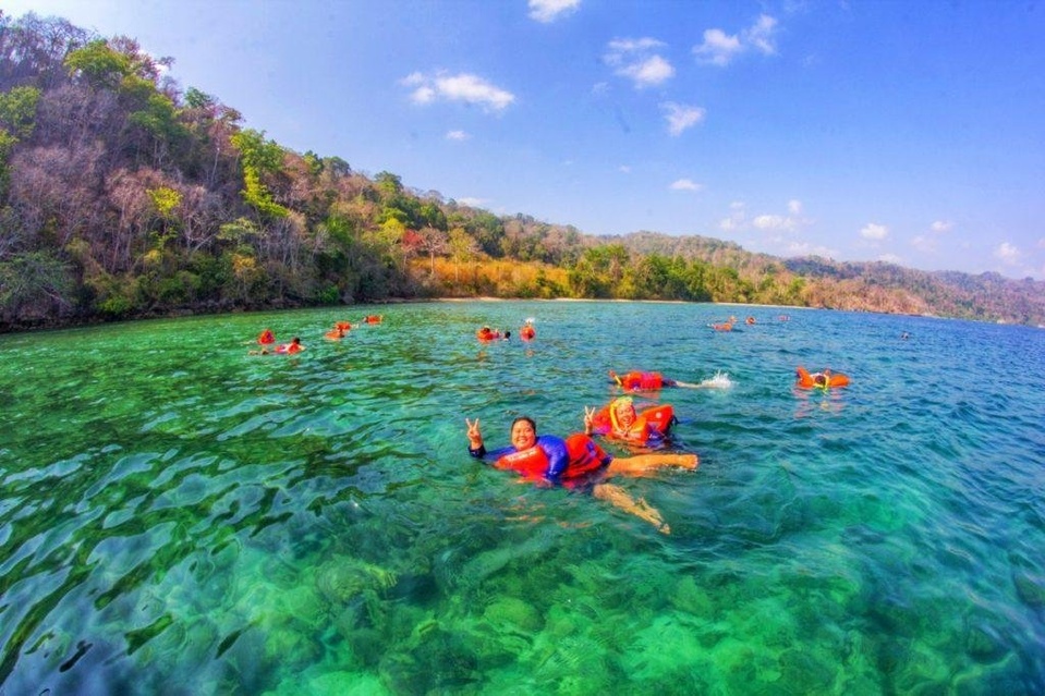 Wisata Teluk Biru Banyuwangi
